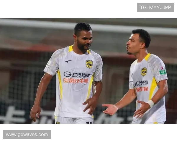 广州豹半场领先南京城市尼康助攻罗萨破门展现强大实力 广州豹半场领先南京城市尼康助攻罗萨破门展现强大实力